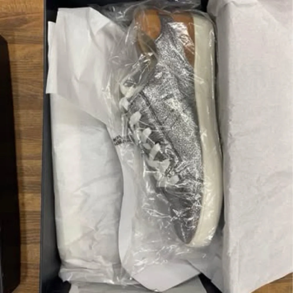 Naturalizer these sneakers